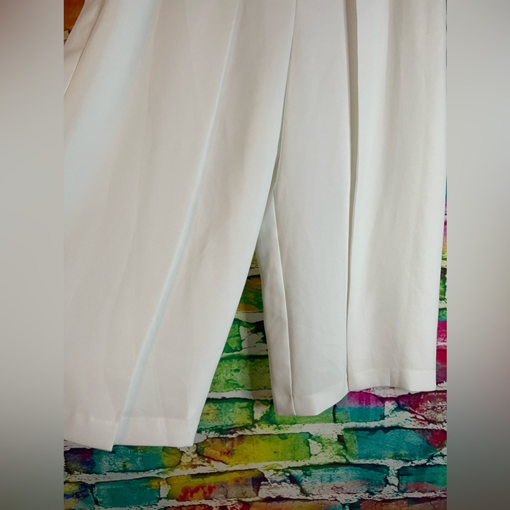Vince Camuto White Wide Leg Pant- Pleated and back zip up! Size 10p - Picture 2 of 8